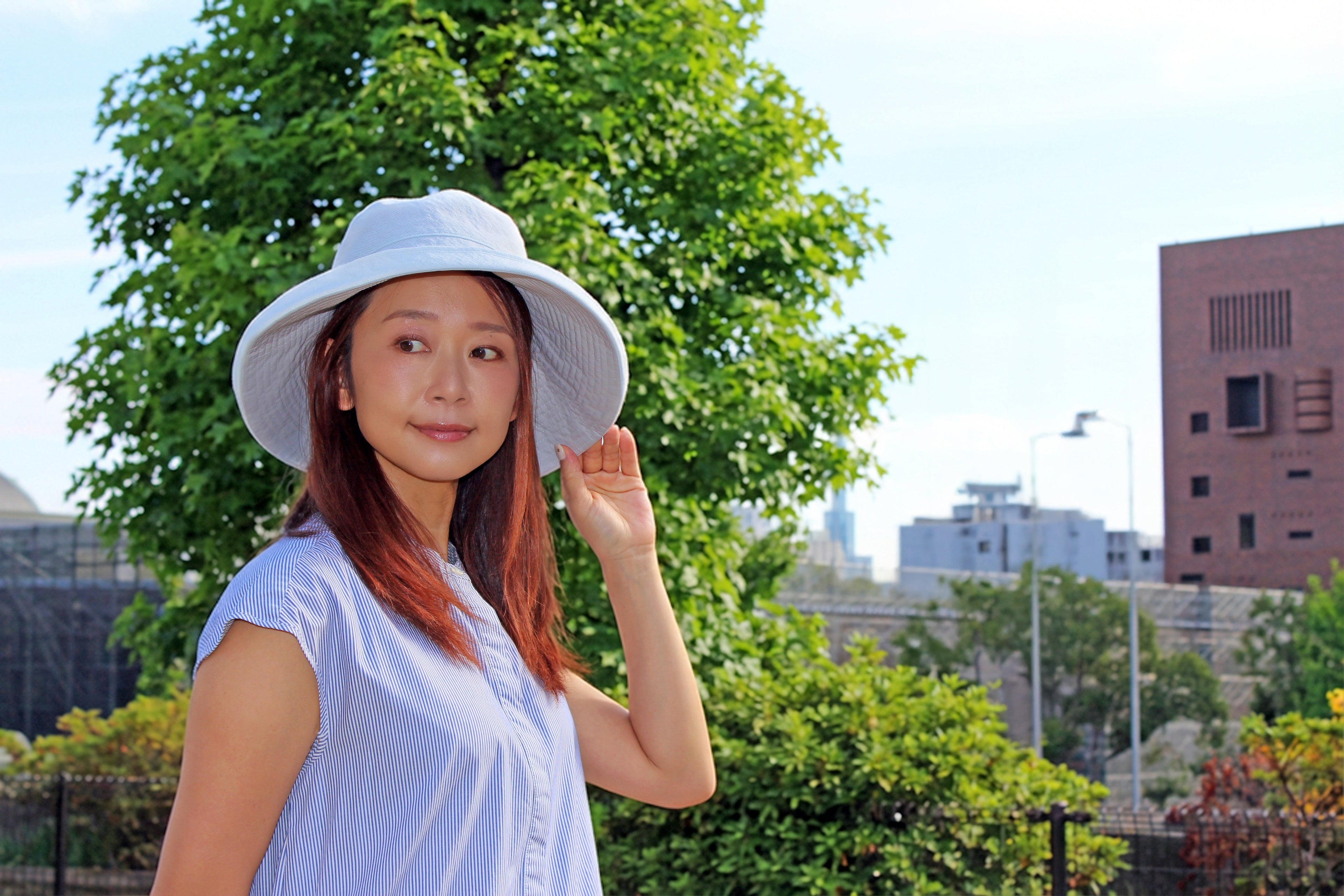 日差しを美しく防ぐ、UVケア帽子